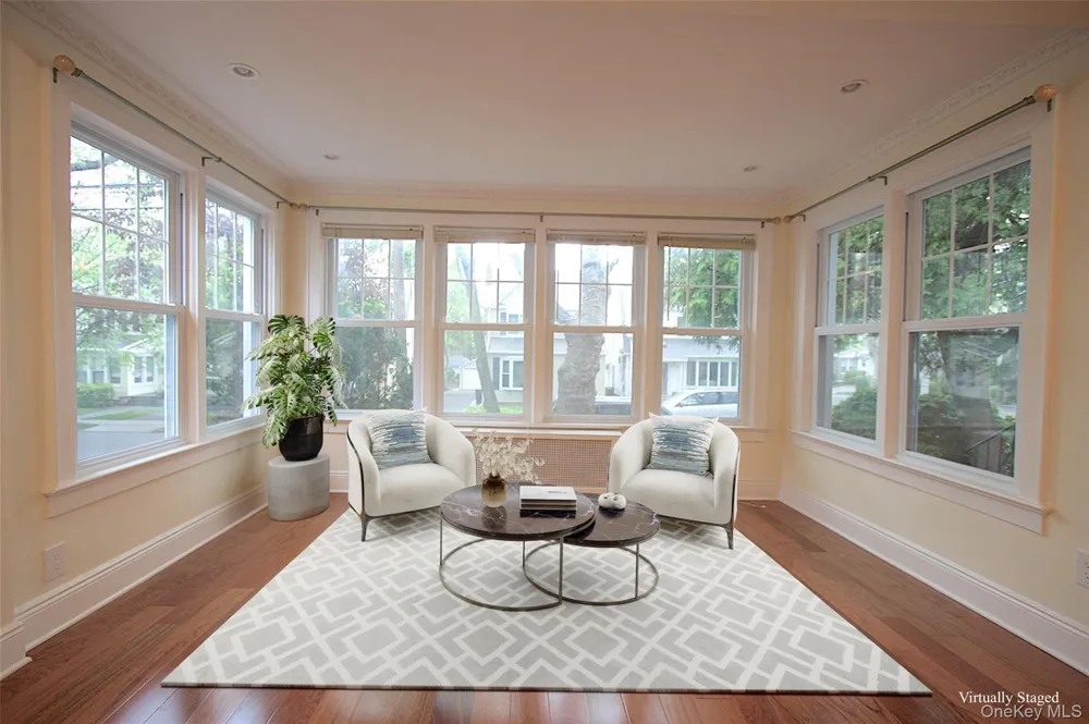 257-14 Pembroke Avenue Great Neck, NY 11020