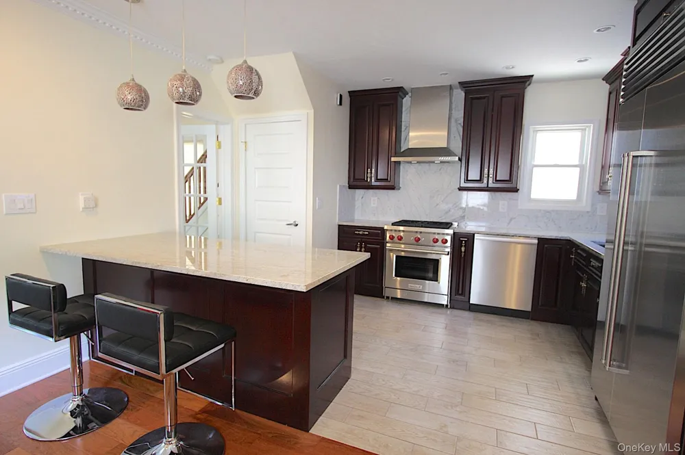 257-14 Pembroke Avenue Great Neck, NY 11020