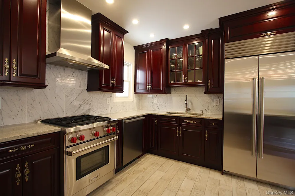 257-14 Pembroke Avenue Great Neck, NY 11020