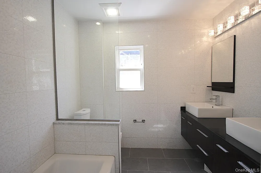 257-14 Pembroke Avenue Great Neck, NY 11020