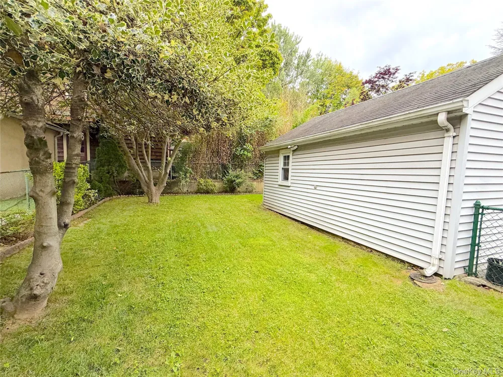 257-14 Pembroke Avenue Great Neck, NY 11020