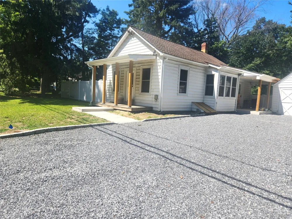 807 Meadow Road Smithtown, NY 11787