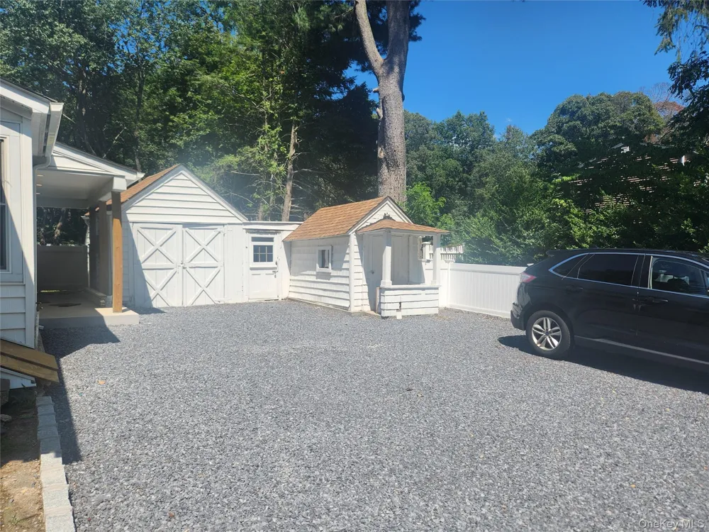 807 Meadow Road Smithtown, NY 11787