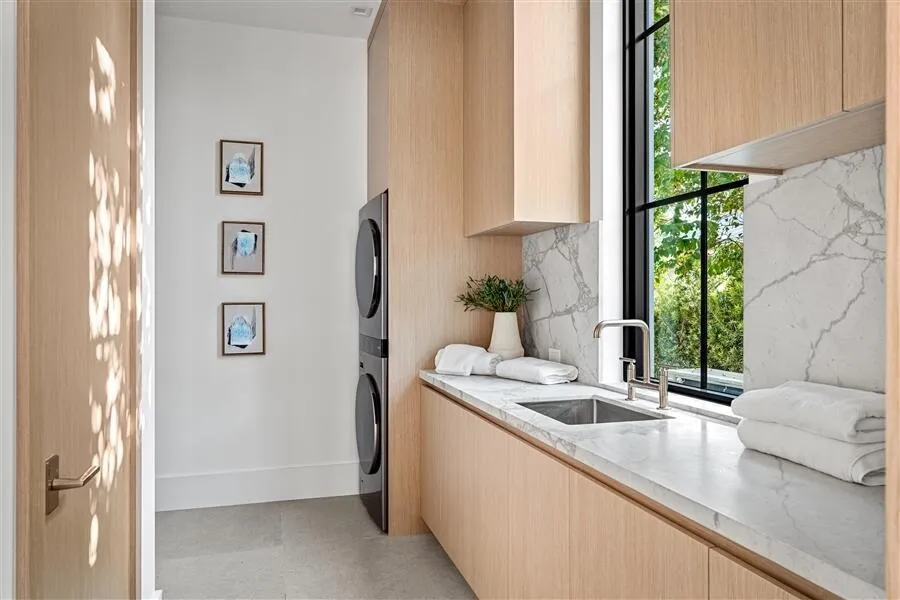 1117 BEACH DRIVE Delray Beach, FL 33483