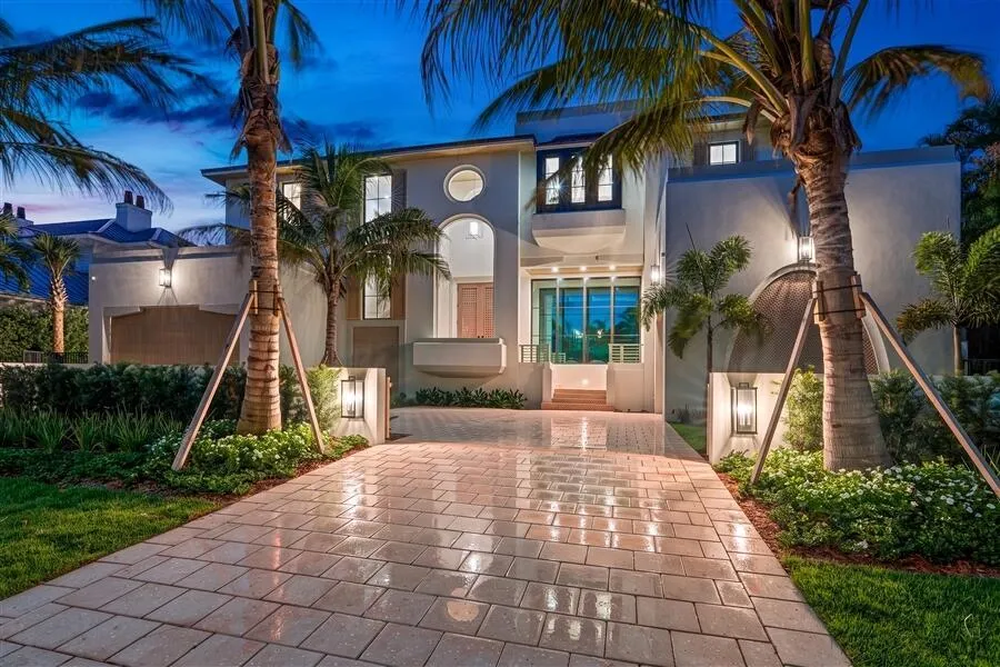 1117 BEACH DRIVE Delray Beach, FL 33483