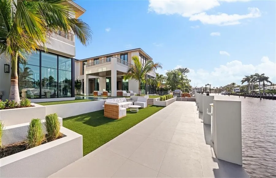 1117 BEACH DRIVE Delray Beach, FL 33483