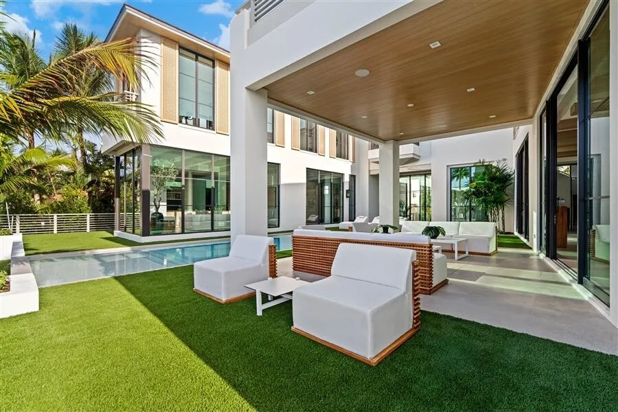1117 BEACH DRIVE Delray Beach, FL 33483