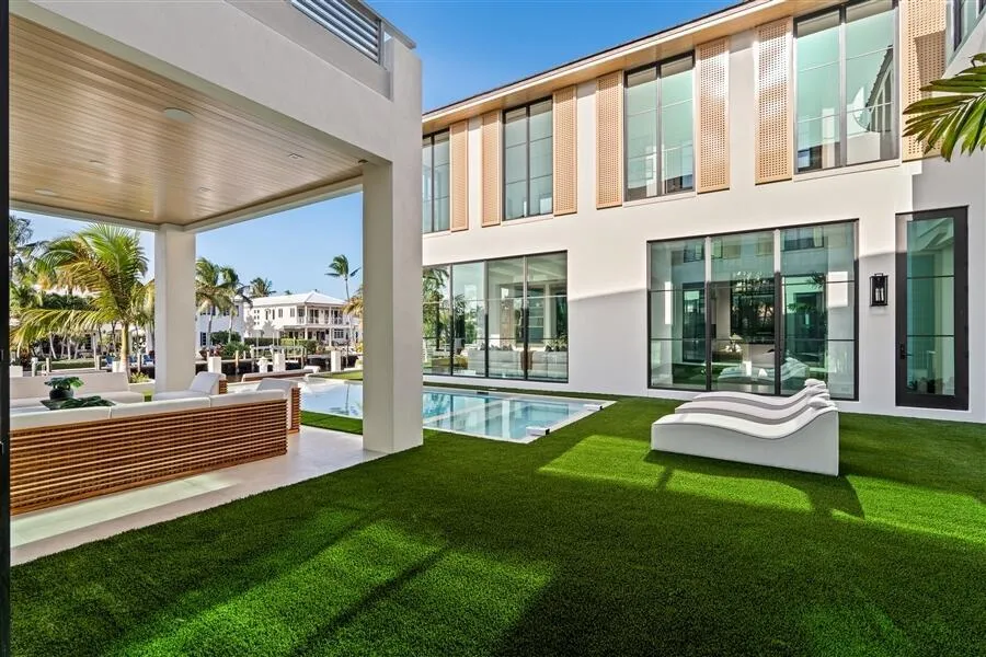 1117 BEACH DRIVE Delray Beach, FL 33483