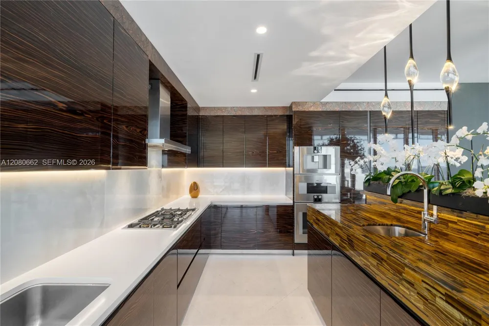 120 Ocean Dr #1400 Miami Beach, FL 33139
