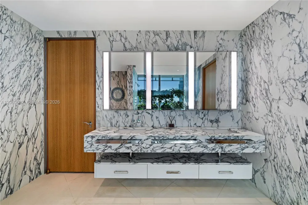 120 Ocean Dr #1400 Miami Beach, FL 33139