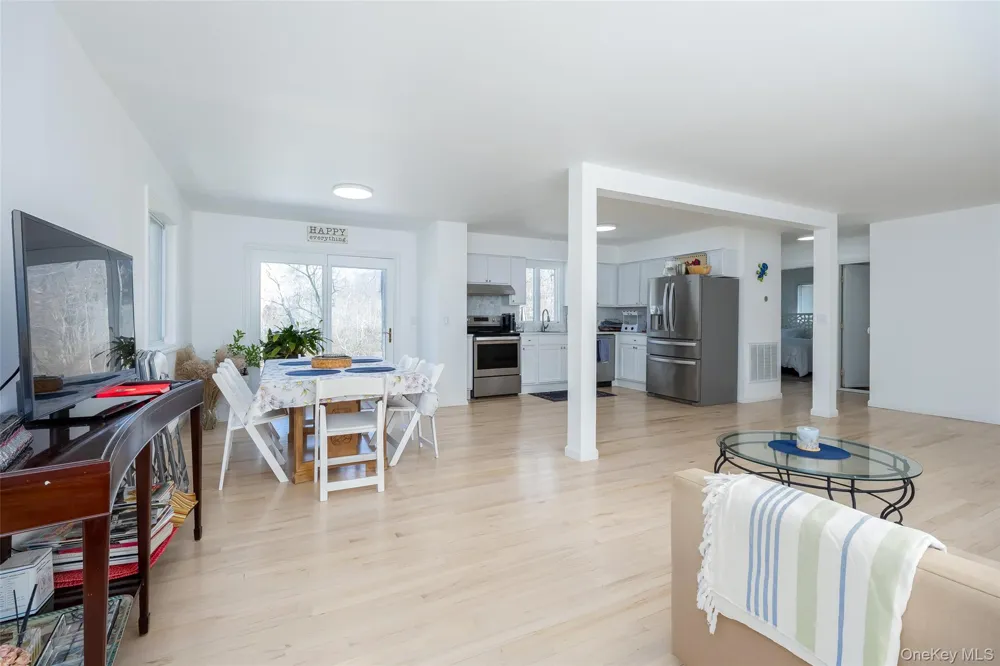 371 S River Road Calverton, NY 11933