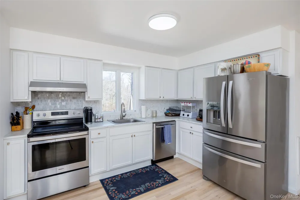 371 S River Road Calverton, NY 11933