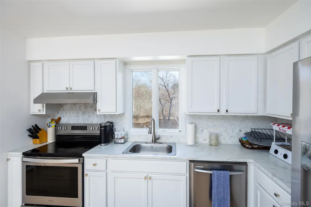371 S River Road Calverton, NY 11933