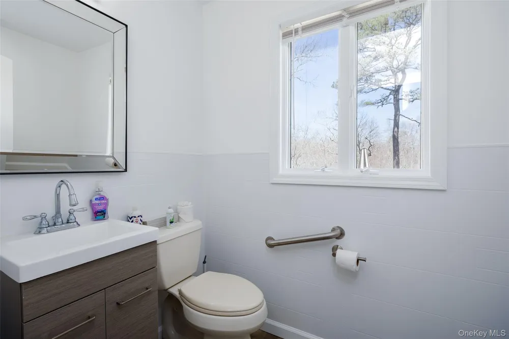 371 S River Road Calverton, NY 11933