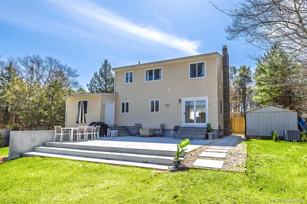 371 S River Road Calverton, NY 11933