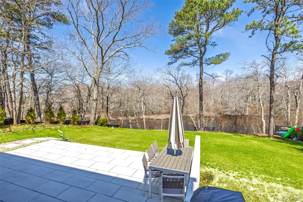 371 S River Road Calverton, NY 11933