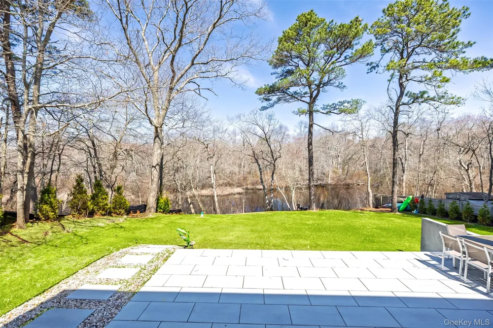 371 S River Road Calverton, NY 11933