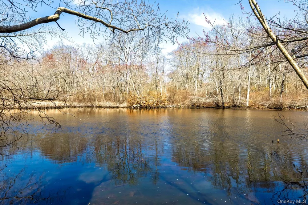 371 S River Road Calverton, NY 11933