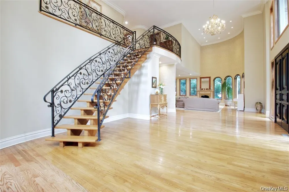 527 Manhasset Woods Road Manhasset, NY 11030