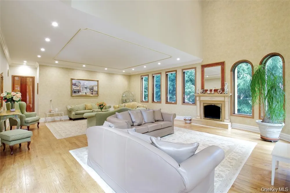 527 Manhasset Woods Road Manhasset, NY 11030