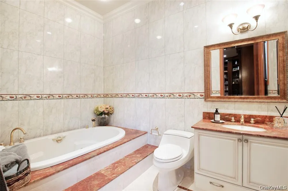 527 Manhasset Woods Road Manhasset, NY 11030