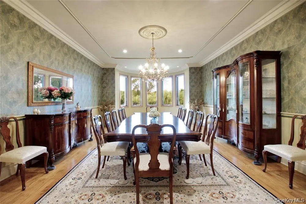 527 Manhasset Woods Road Manhasset, NY 11030