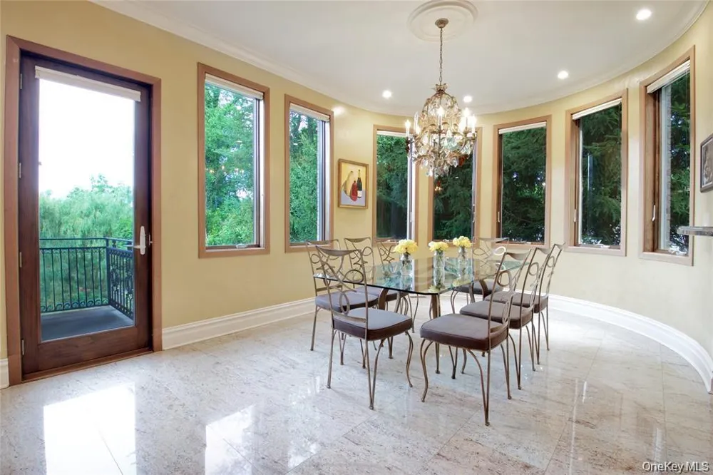 527 Manhasset Woods Road Manhasset, NY 11030