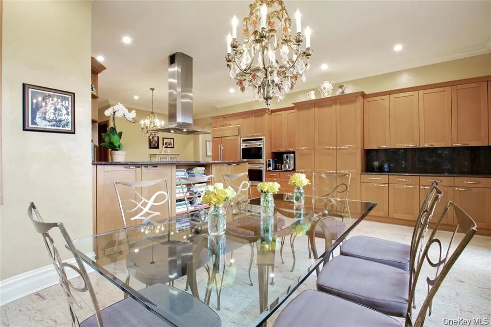 527 Manhasset Woods Road Manhasset, NY 11030