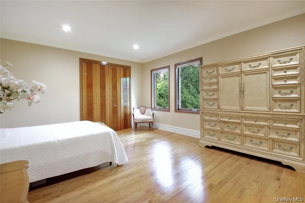 527 Manhasset Woods Road Manhasset, NY 11030