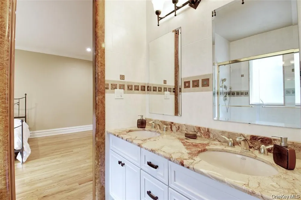527 Manhasset Woods Road Manhasset, NY 11030