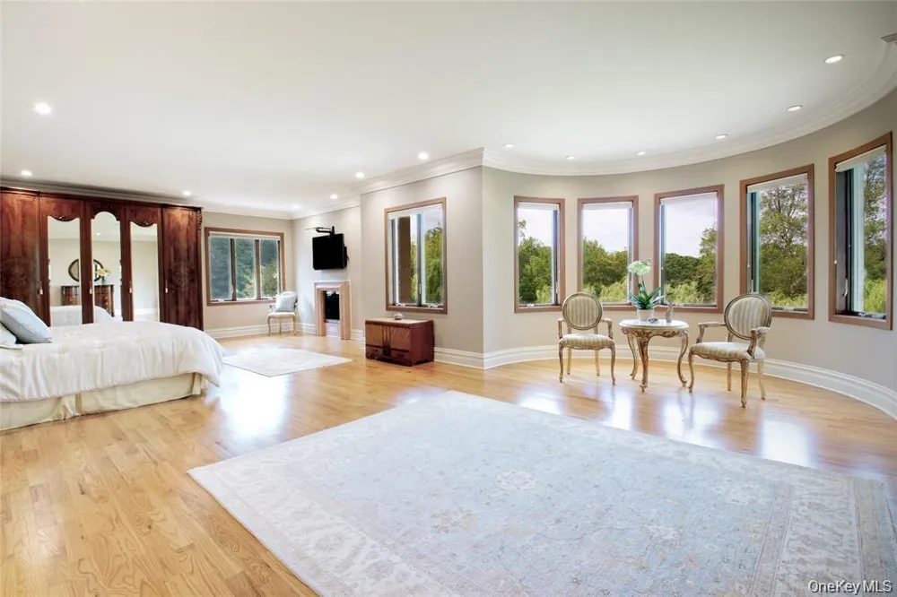 527 Manhasset Woods Road Manhasset, NY 11030