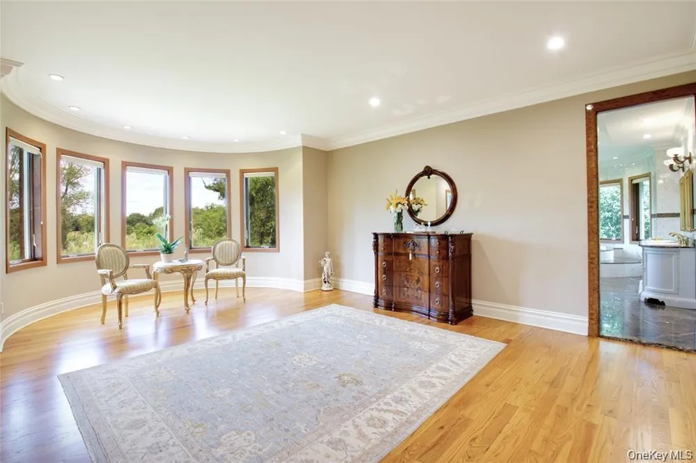 527 Manhasset Woods Road Manhasset, NY 11030