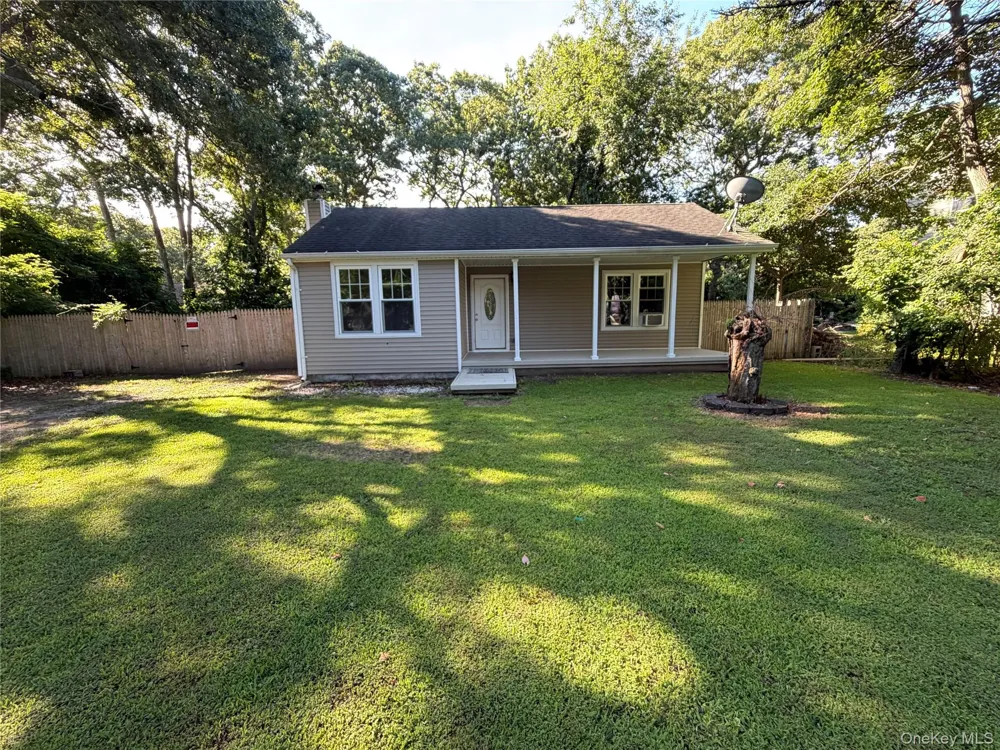 20 Pitts Avenue Mastic, NY 11950