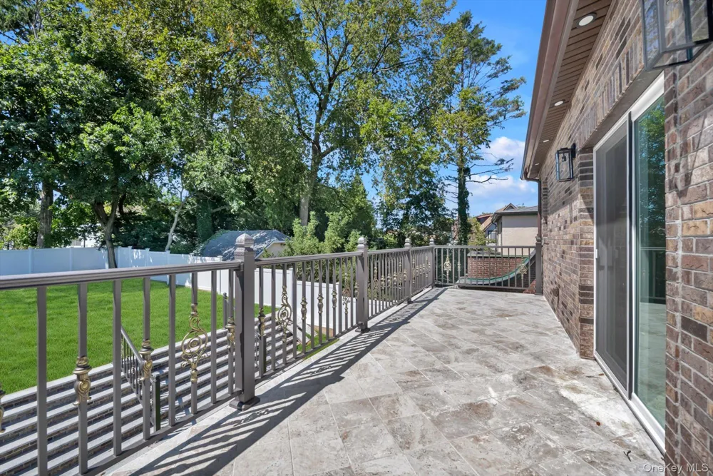8366 Charlecote Ridge Jamaica Estates, NY 11432