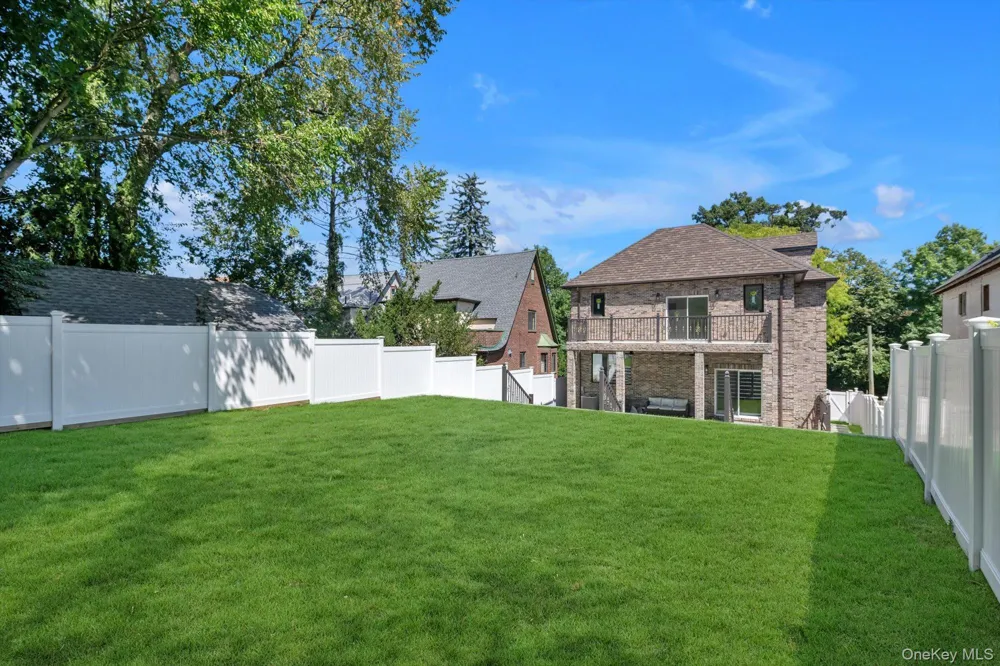 8366 Charlecote Ridge Jamaica Estates, NY 11432