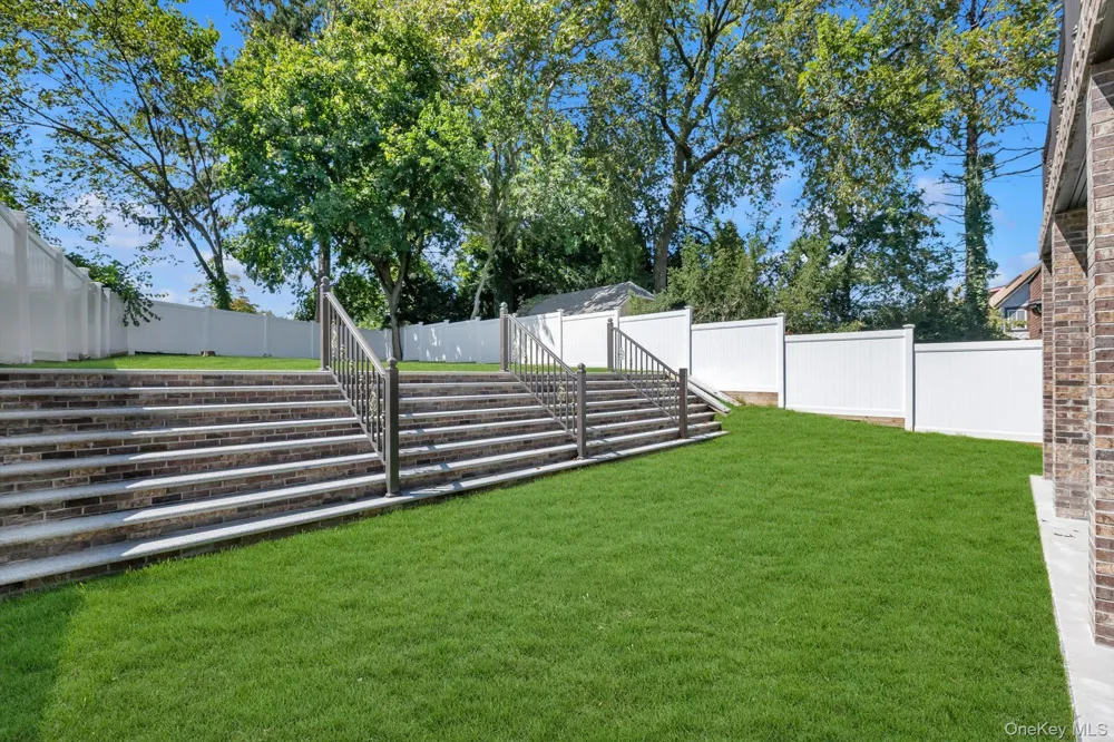 8366 Charlecote Ridge Jamaica Estates, NY 11432