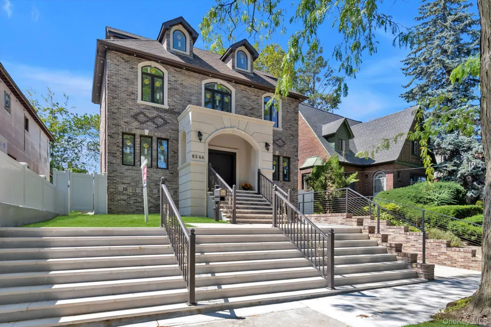 8366 Charlecote Ridge Jamaica Estates, NY 11432