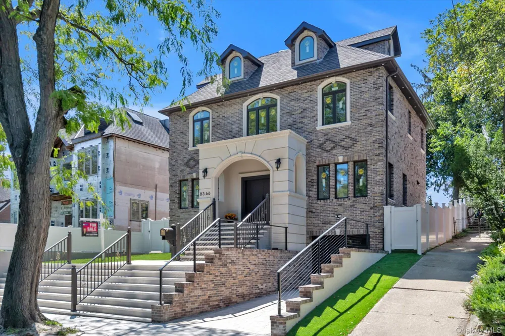 8366 Charlecote Ridge Jamaica Estates, NY 11432