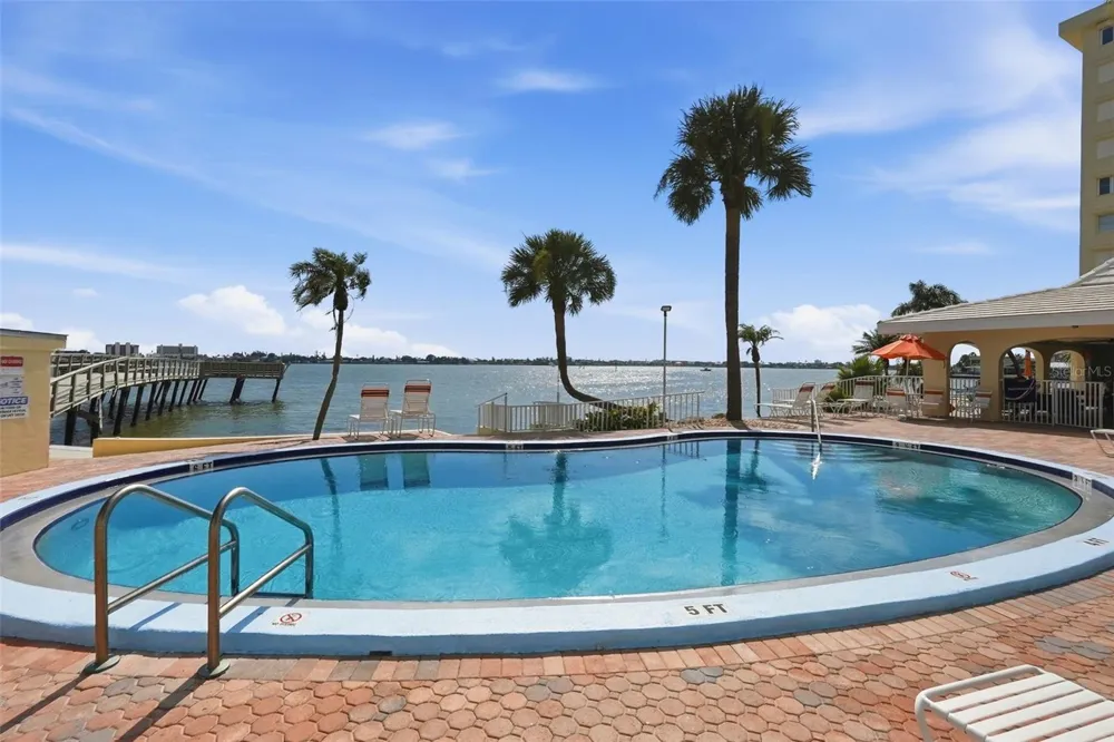 4775 COVE CIRCLE #606 St Petersburg, FL 33708
