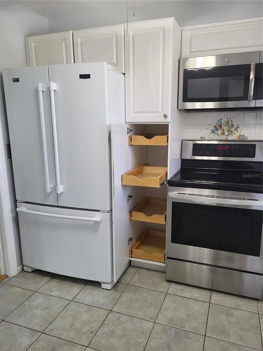 4775 COVE CIRCLE #606 St Petersburg, FL 33708