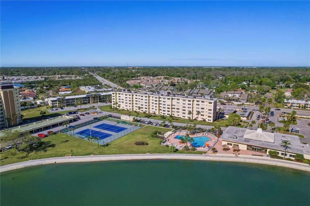 4775 COVE CIRCLE #606 St Petersburg, FL 33708