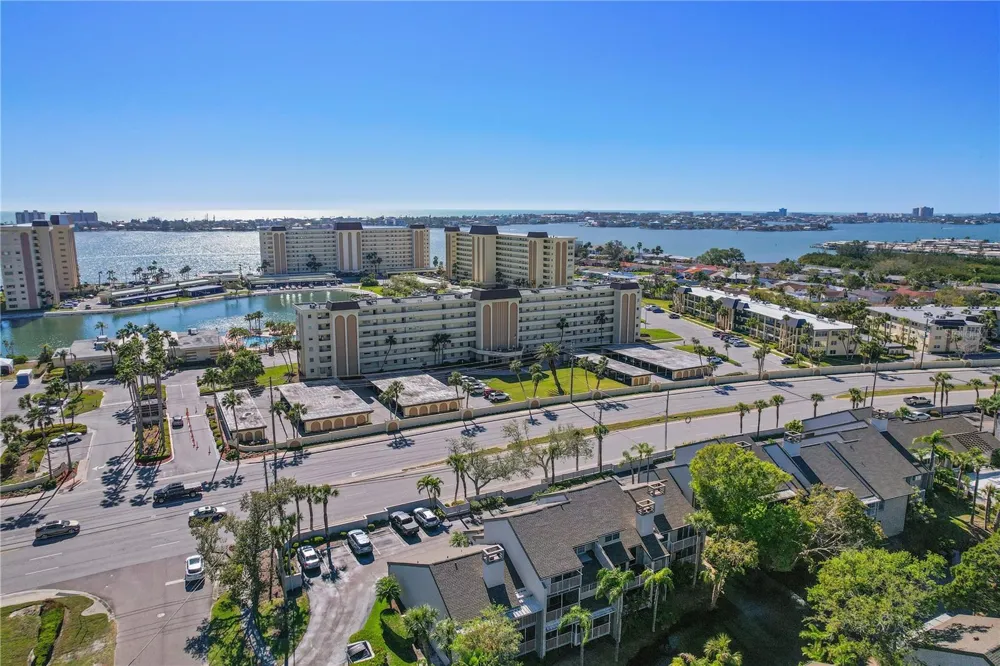4775 COVE CIRCLE #606 St Petersburg, FL 33708