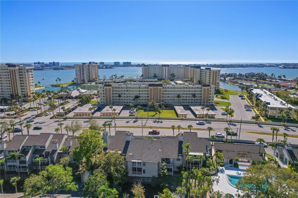 4775 COVE CIRCLE #606 St Petersburg, FL 33708