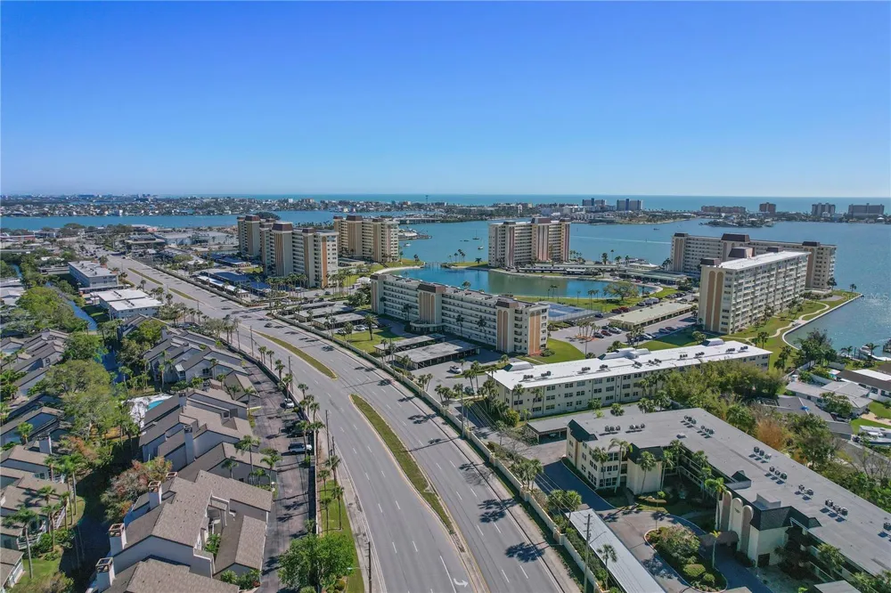 4775 COVE CIRCLE #606 St Petersburg, FL 33708