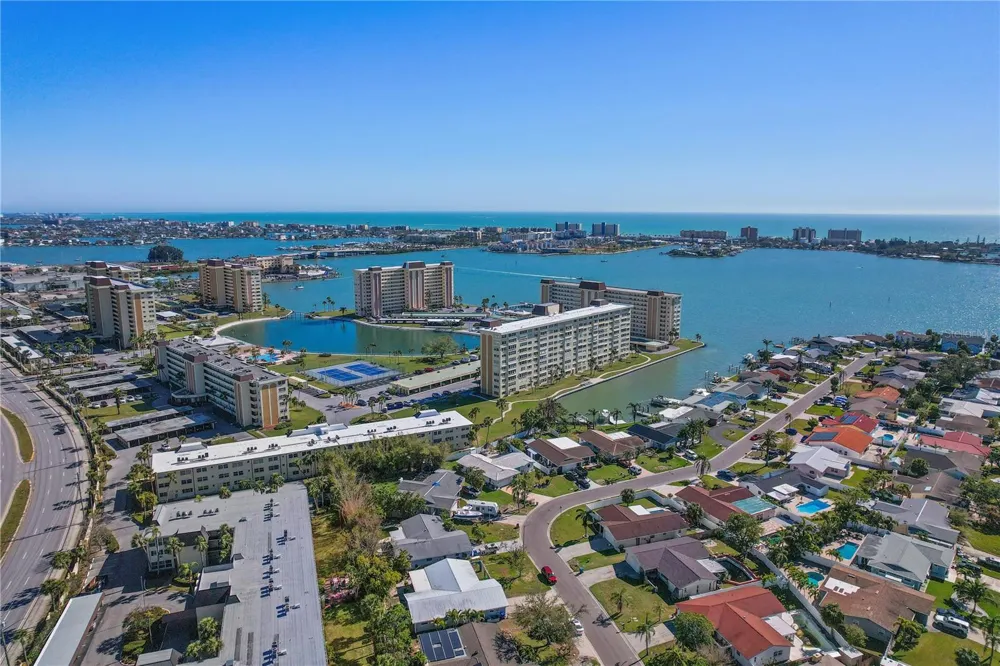 4775 COVE CIRCLE #606 St Petersburg, FL 33708
