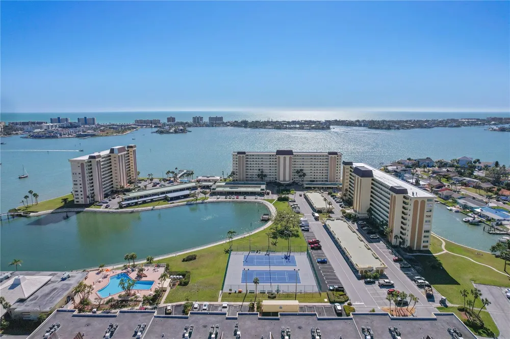 4775 COVE CIRCLE #606 St Petersburg, FL 33708