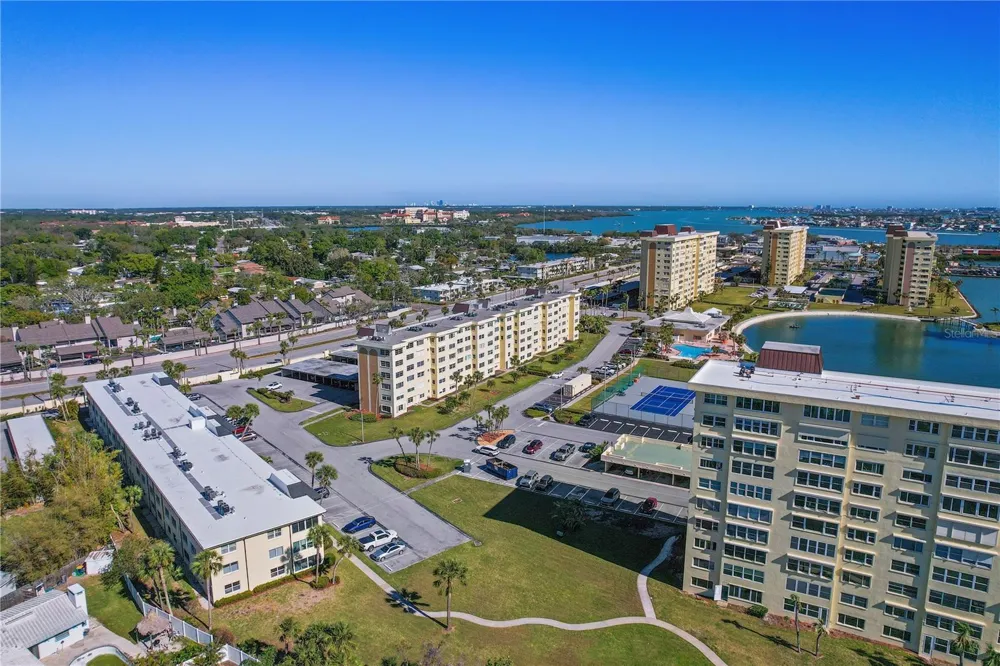 4775 COVE CIRCLE #606 St Petersburg, FL 33708