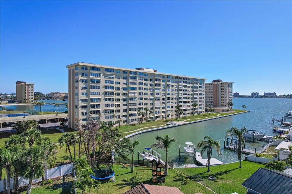 4775 COVE CIRCLE #606 St Petersburg, FL 33708