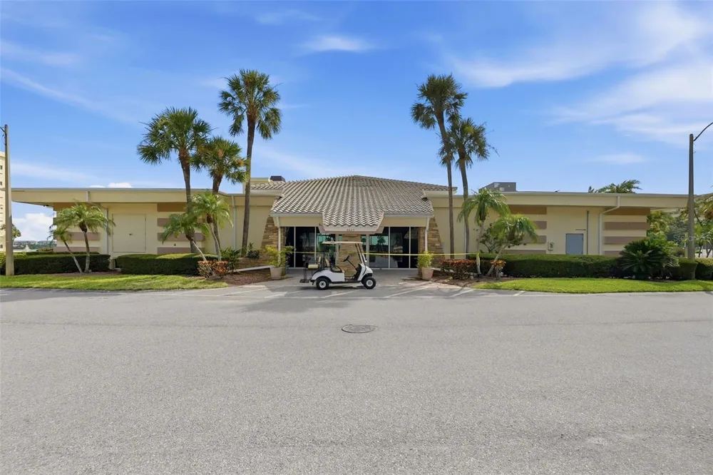 4775 COVE CIRCLE #606 St Petersburg, FL 33708