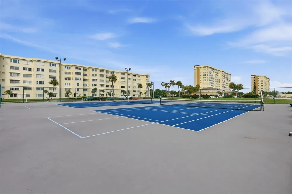 4775 COVE CIRCLE #606 St Petersburg, FL 33708
